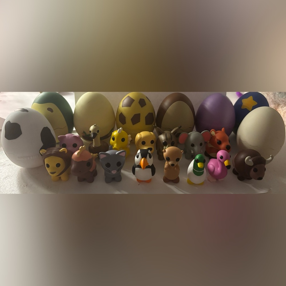 Roblox Adopt me Figurines. 15 figurines total, and 8 eggs!